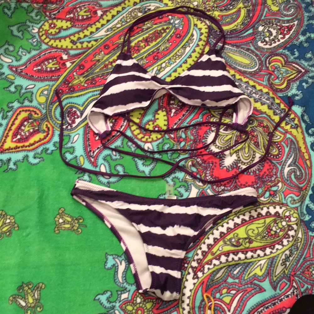 Cupshe bikini.
